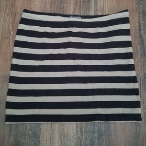 💚{4/$20}Forever 21 medium black&tan mini skirt